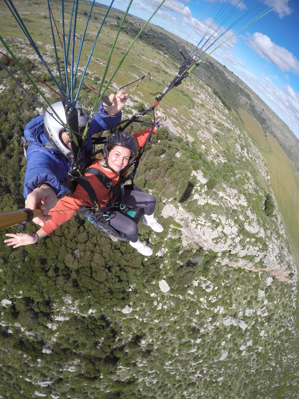 Parapente sobre la sierra